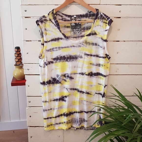 Young, fabulous & broke tunic tee M